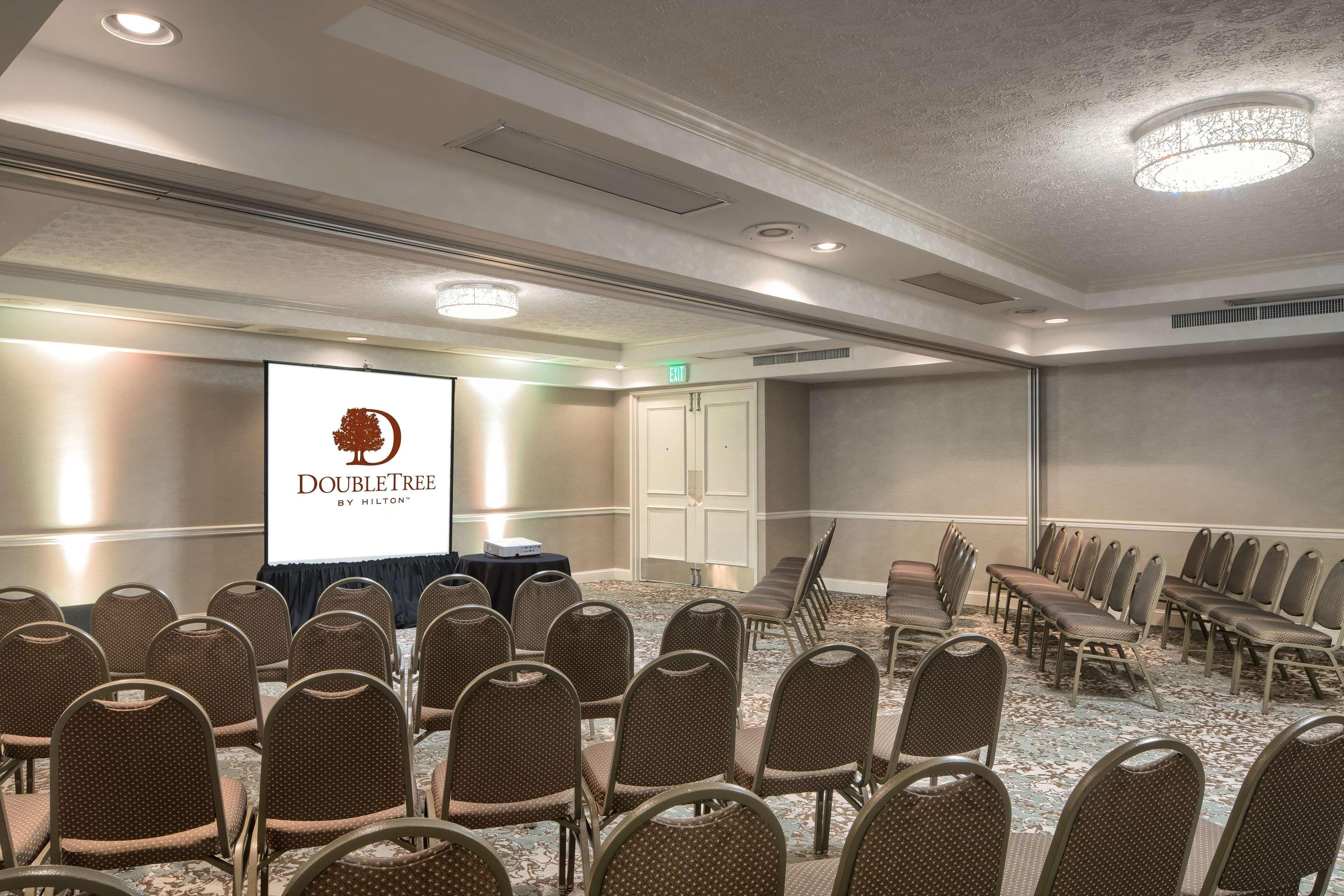 Hotel Doubletree By Hilton Philadelphia Airport Exterior foto