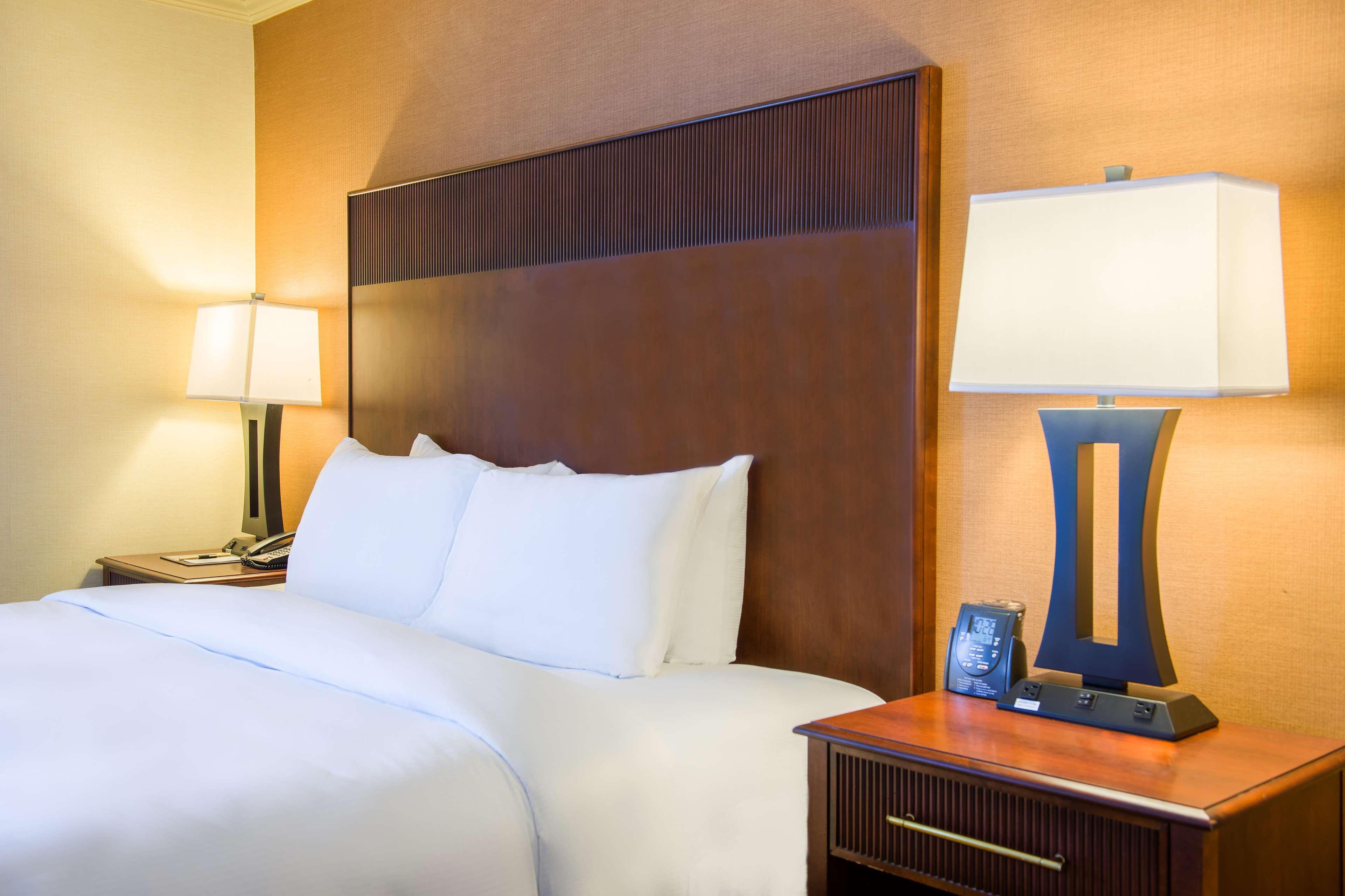 Hotel Doubletree By Hilton Philadelphia Airport Exterior foto