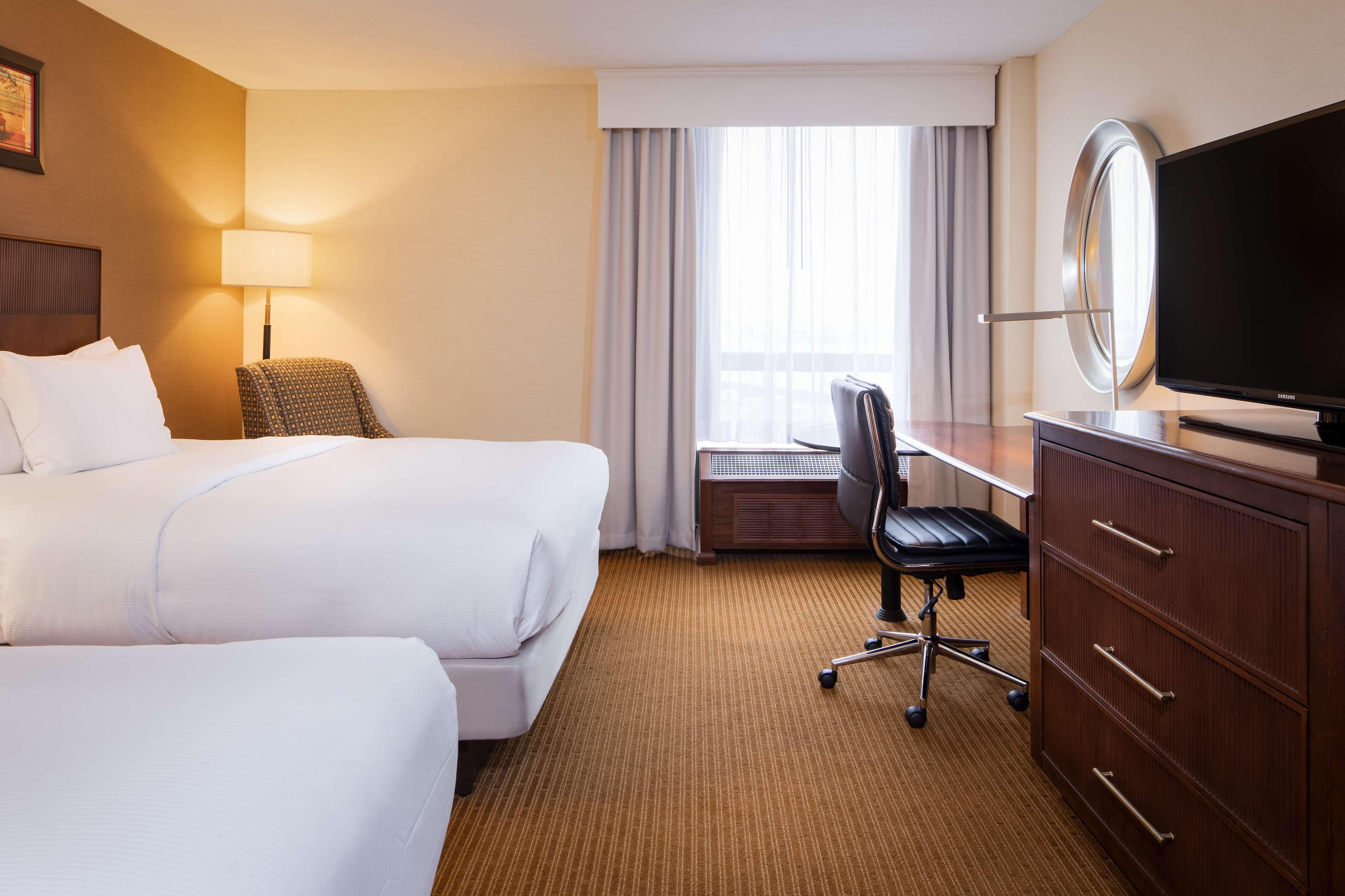 Hotel Doubletree By Hilton Philadelphia Airport Exterior foto