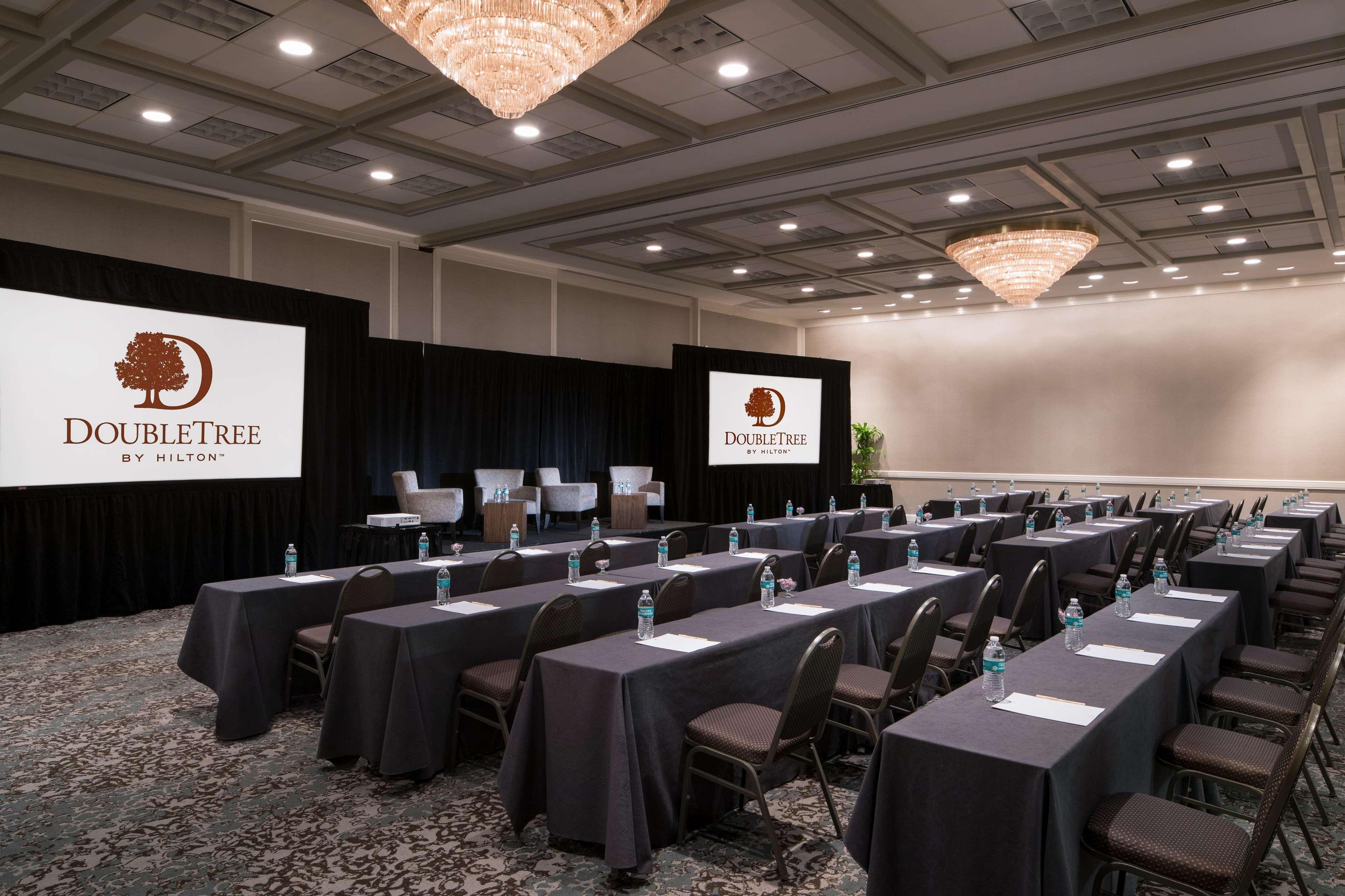 Hotel Doubletree By Hilton Philadelphia Airport Exterior foto