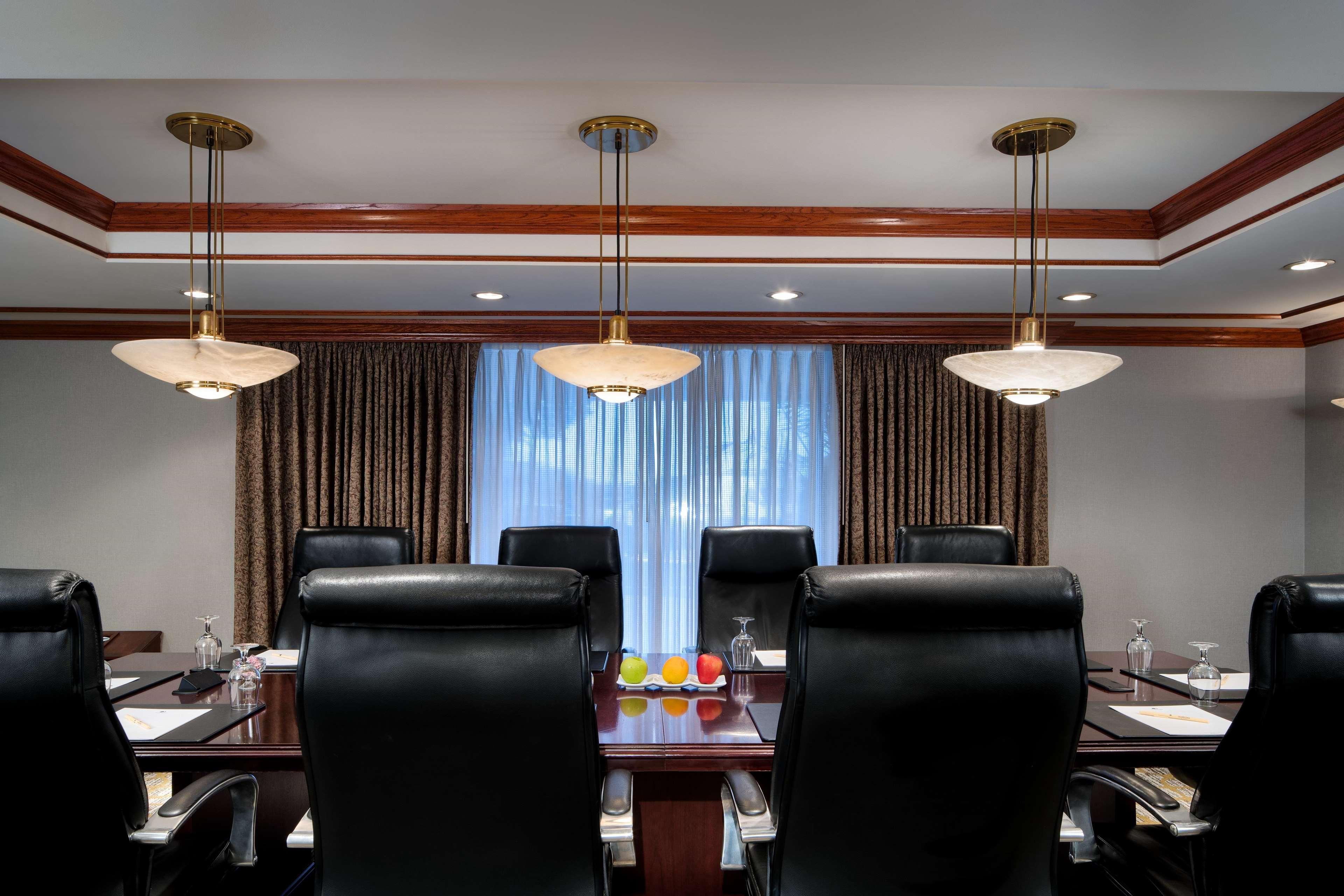 Hotel Doubletree By Hilton Philadelphia Airport Exterior foto