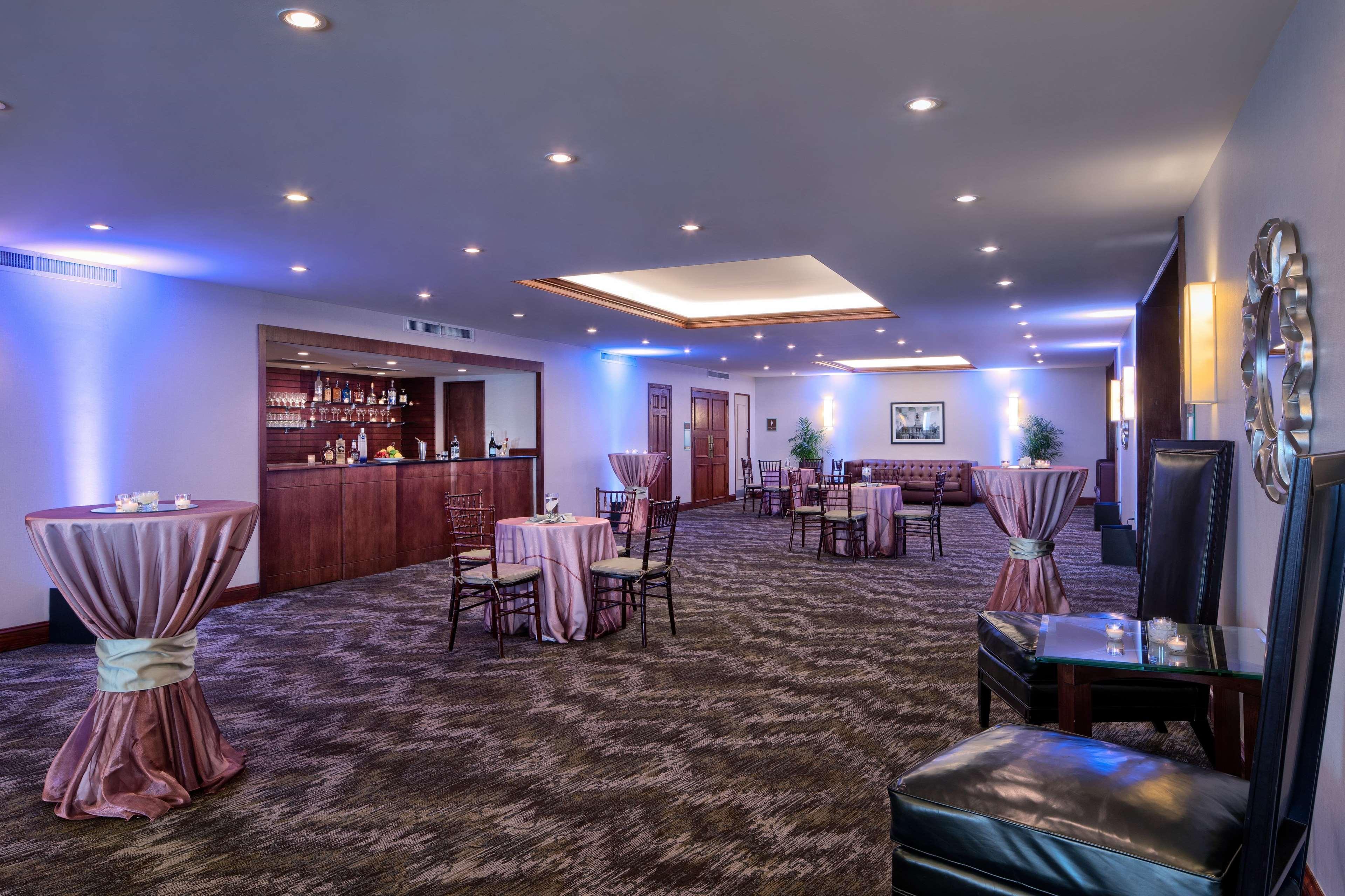 Hotel Doubletree By Hilton Philadelphia Airport Exterior foto