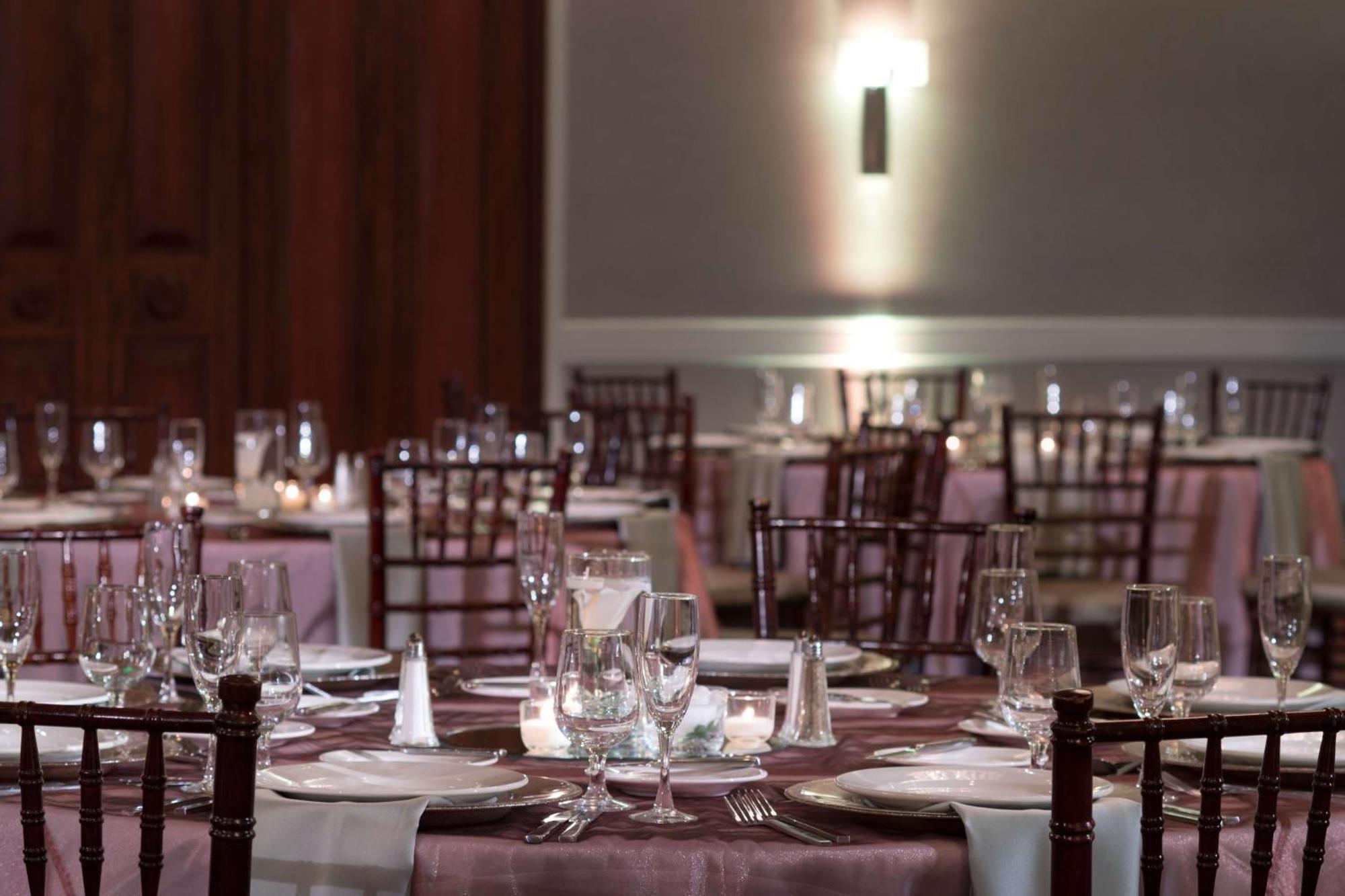 Hotel Doubletree By Hilton Philadelphia Airport Exterior foto