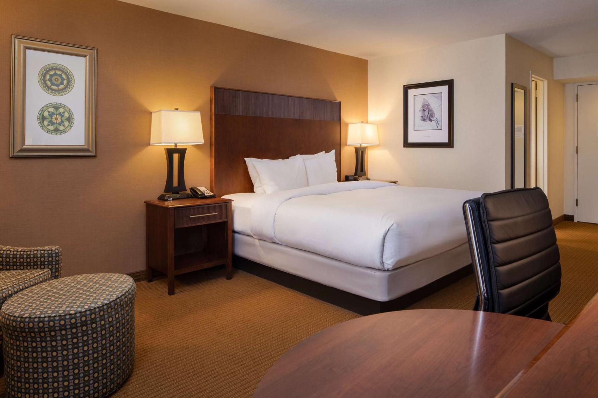 Hotel Doubletree By Hilton Philadelphia Airport Exterior foto
