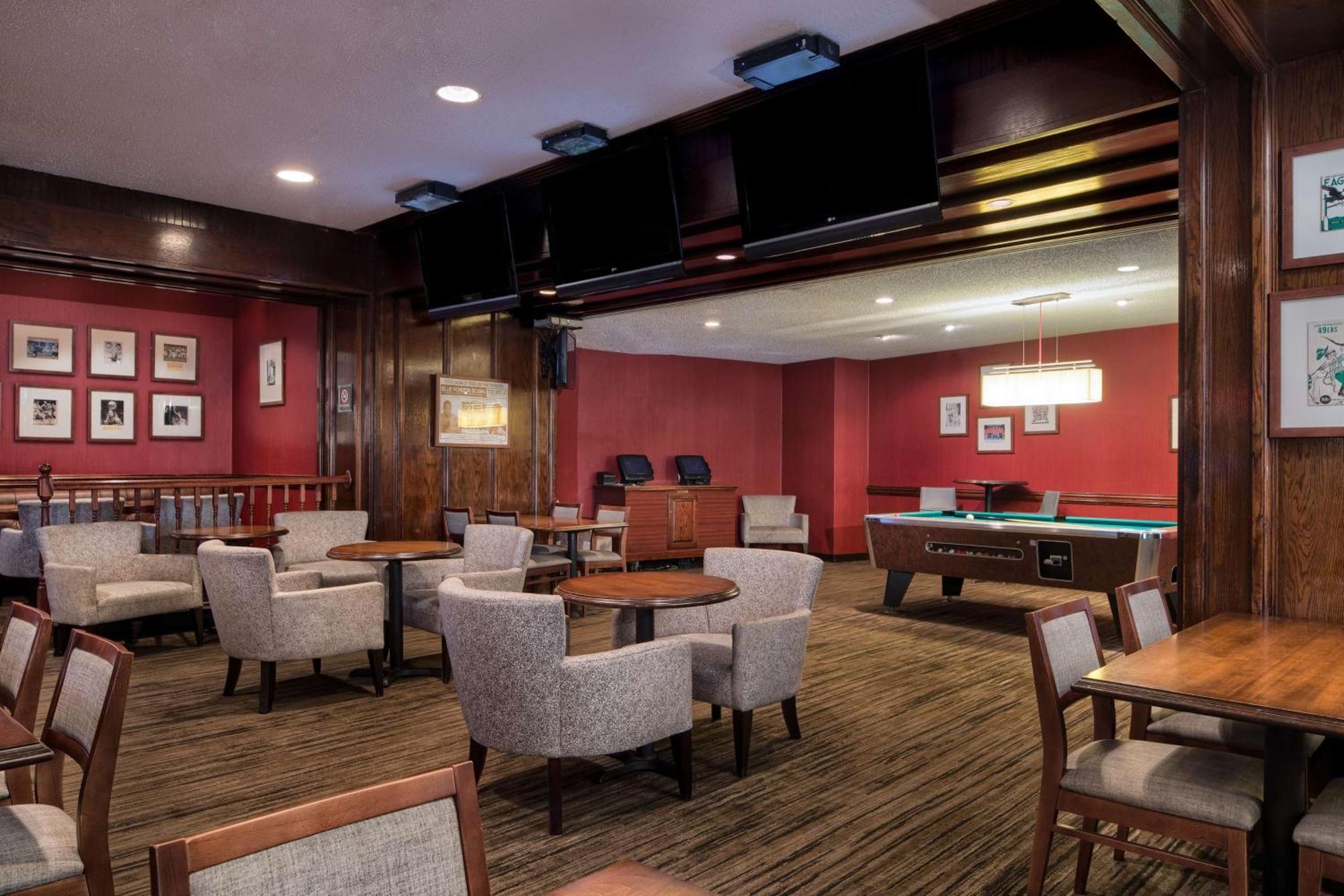 Hotel Doubletree By Hilton Philadelphia Airport Exterior foto