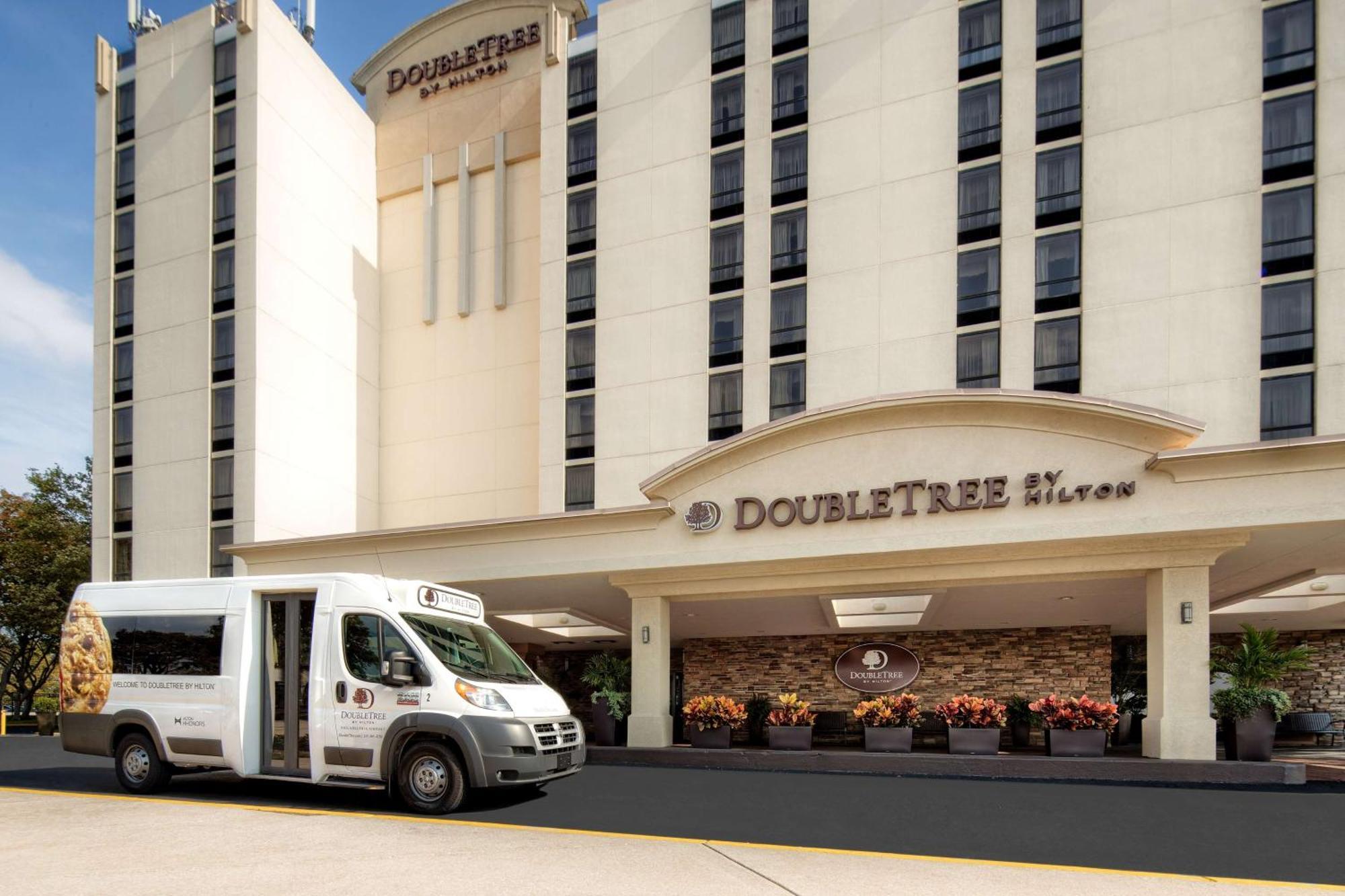 Hotel Doubletree By Hilton Philadelphia Airport Exterior foto